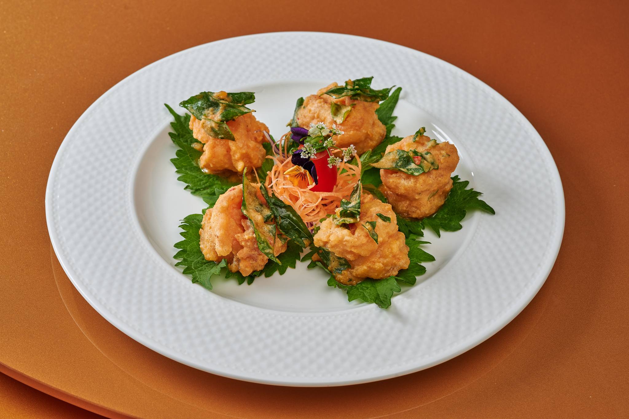Món ăn Quảng Đông tinh tế tại nhà hàng Hoa Quận 1 – hương vị chuẩn vị, trình bày sang trọng và đậm đà bản sắc truyền thống.