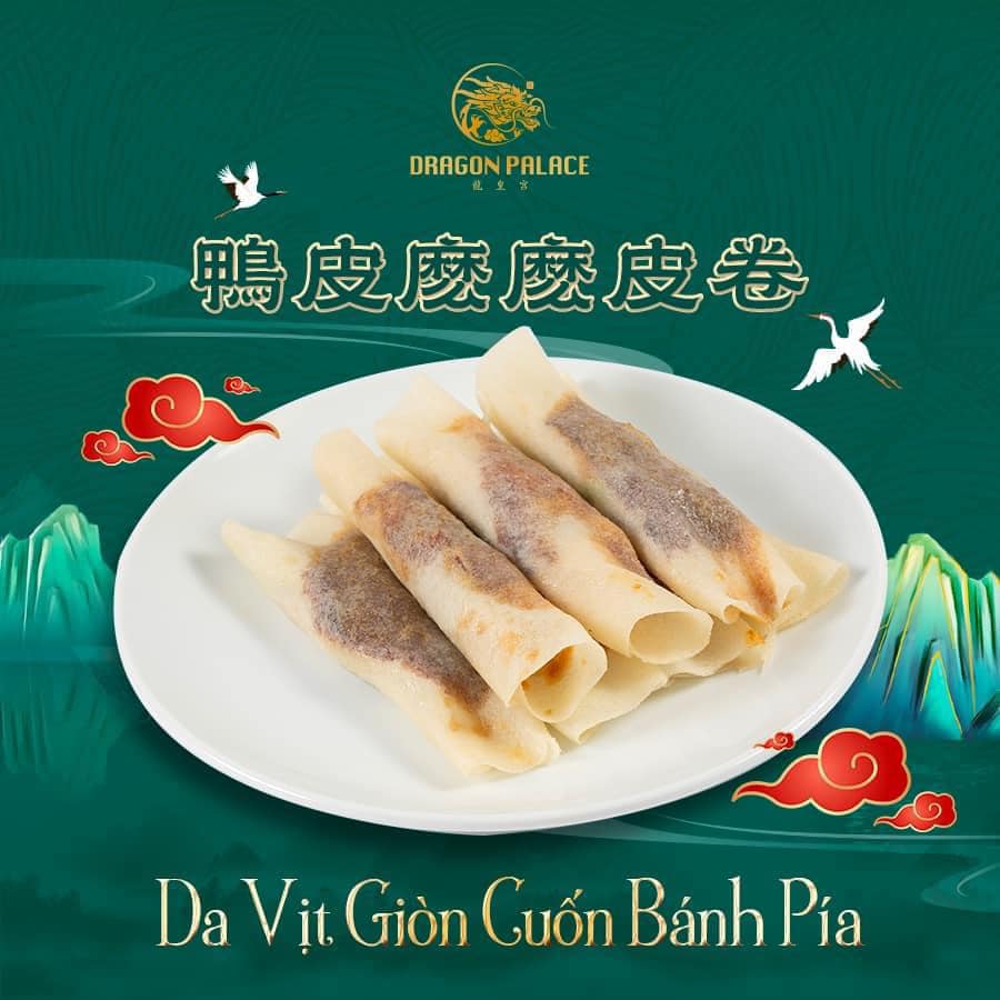 Bánh tráng cuốn thịt vịt vàng óng tái hiện trọn vẹn nét tinh tế trong văn hóa ẩm thực Bắc Kinh, nơi hương vị và nghệ thuật thưởng thức hòa quyện hoàn hảo.