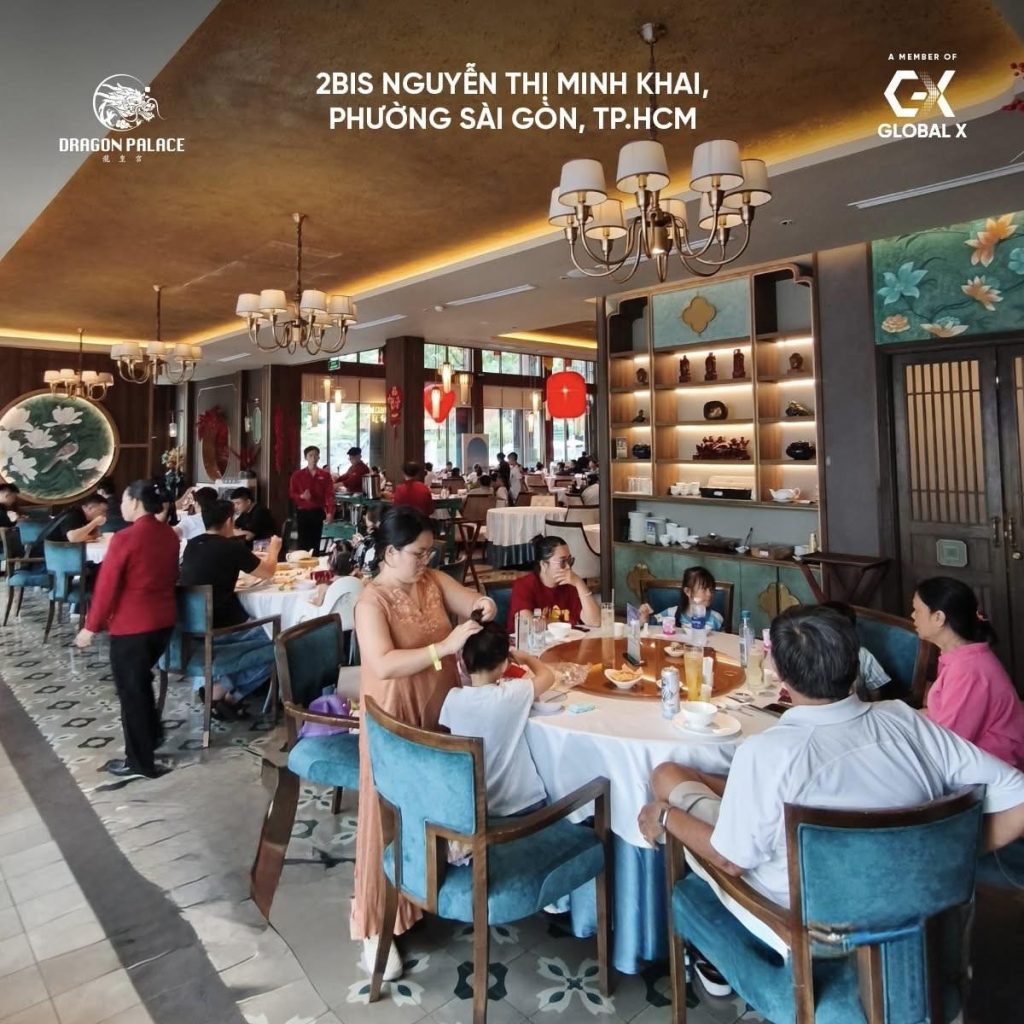 Không gian tại nhà hàng Dragon Palace mang vẻ đẹp sang trọng, tinh tế, kết hợp hài hòa giữa nét cổ điển Trung Hoa và phong cách hiện đại.